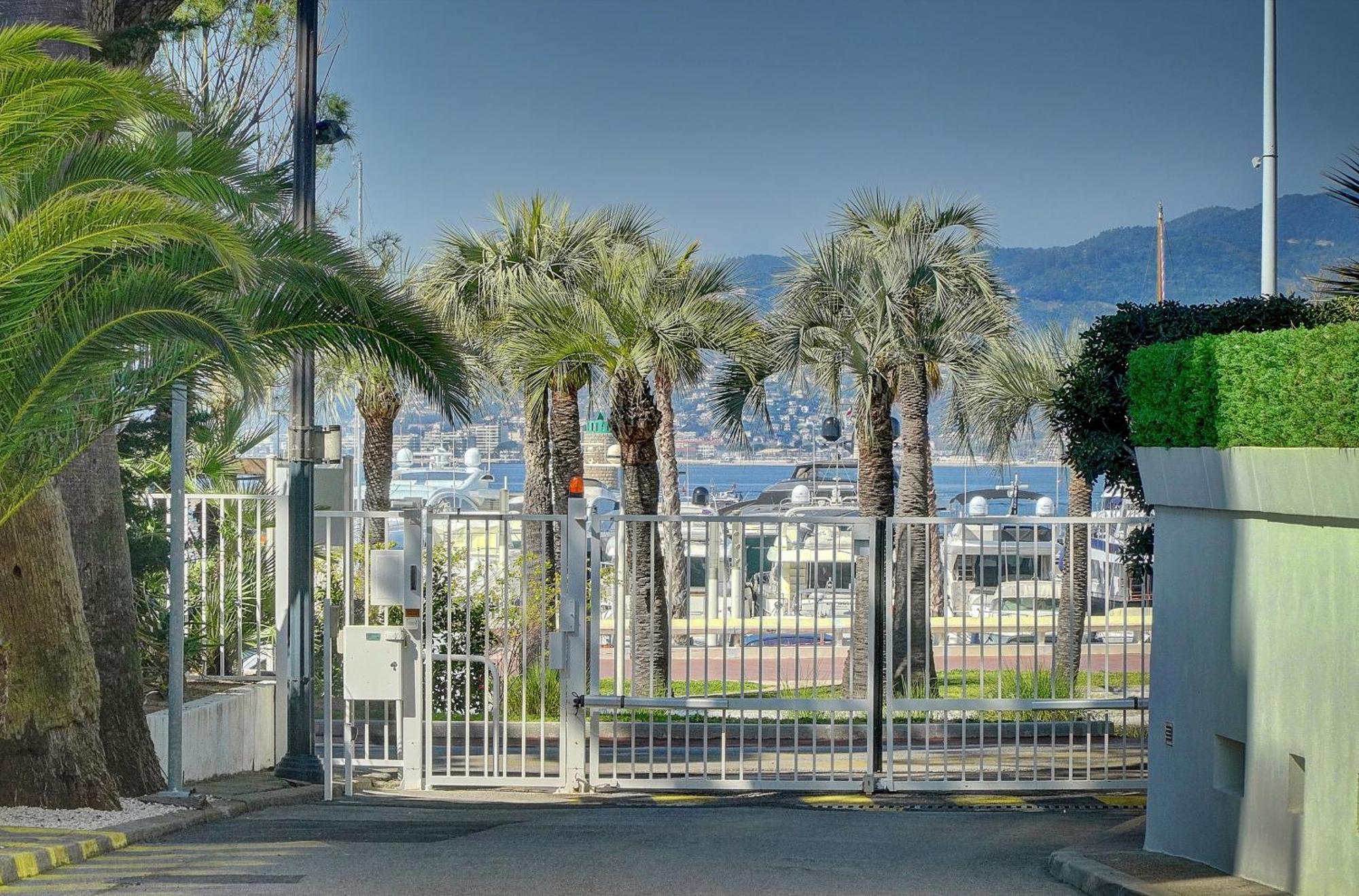 Le Palm - 100M Plage - Croisette - Verriere Cote D'Azur Cannes Eksteriør bilde